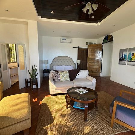 The French Villa-Santander Cebu Экстерьер фото