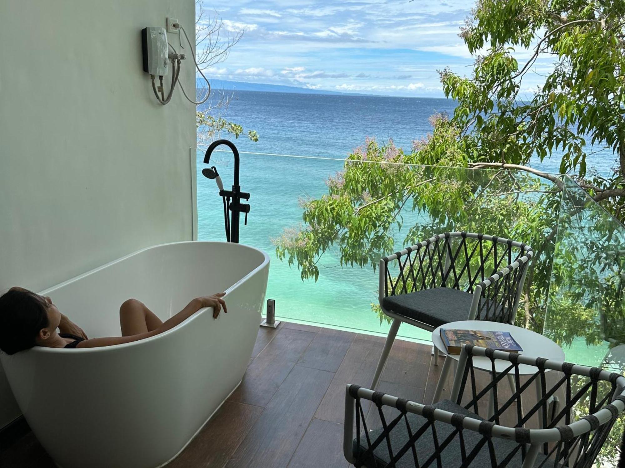 The French Villa-Santander Cebu Экстерьер фото