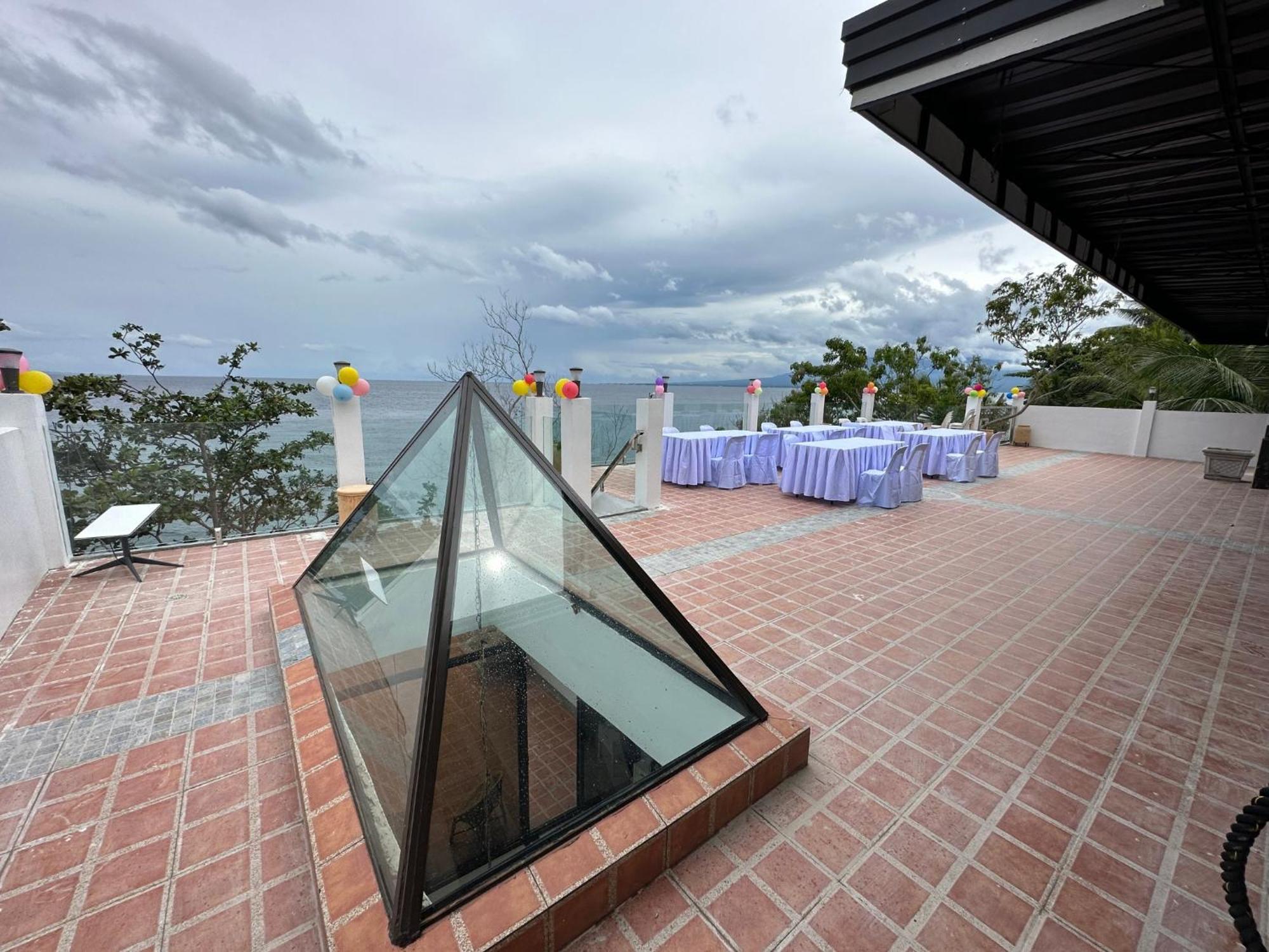 The French Villa-Santander Cebu Экстерьер фото