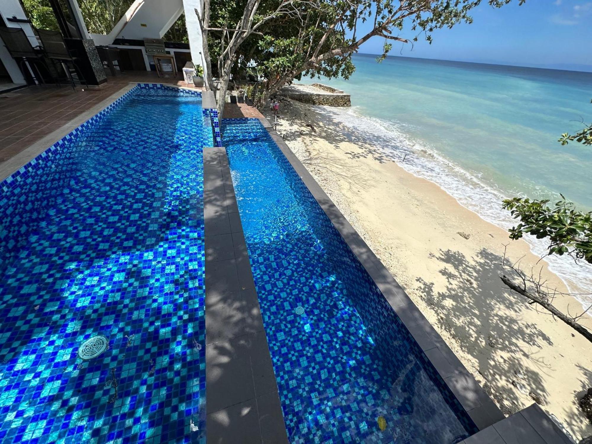The French Villa-Santander Cebu Экстерьер фото