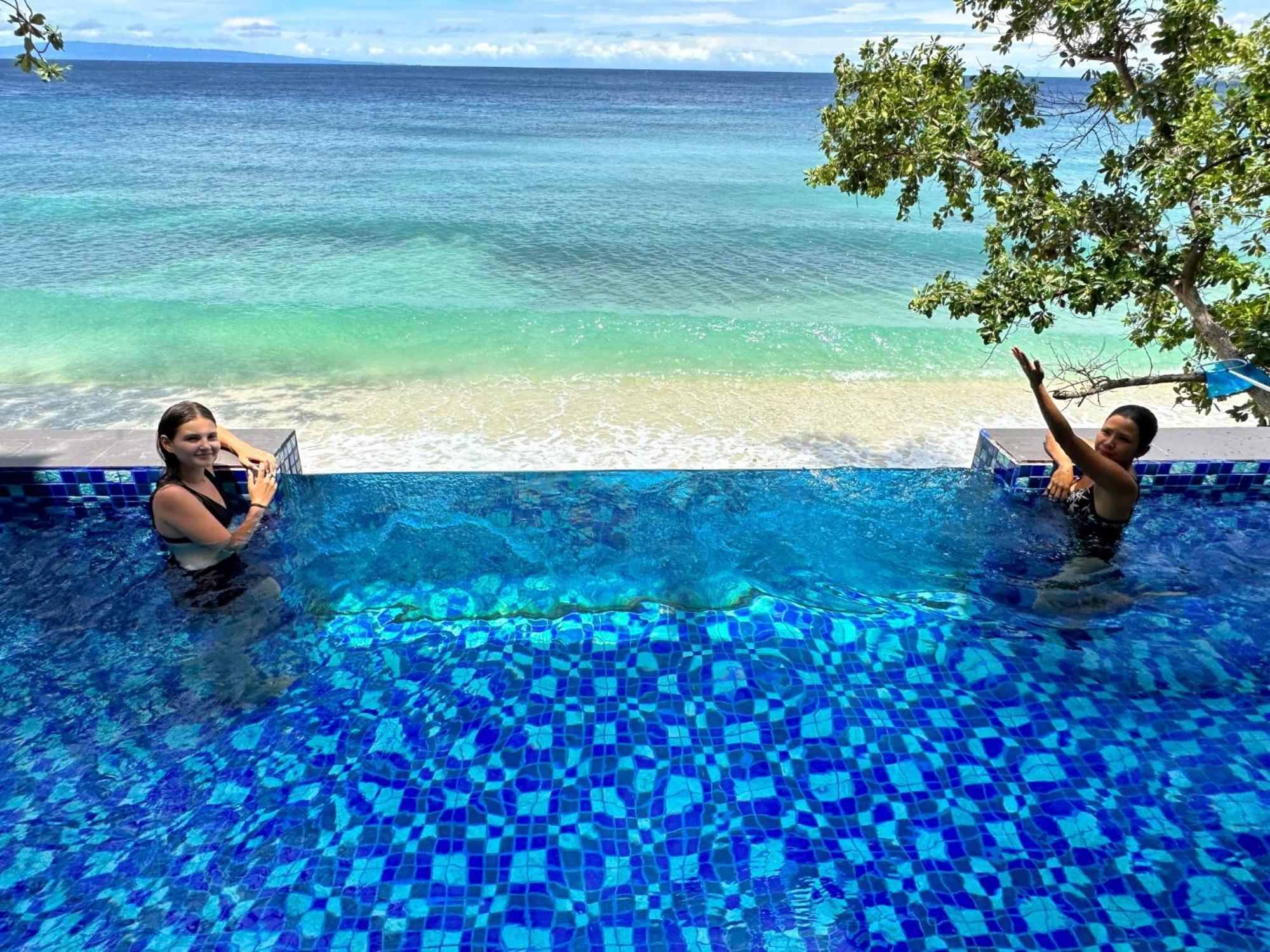 The French Villa-Santander Cebu Экстерьер фото